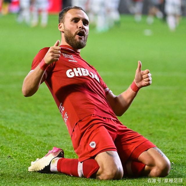 亚博官网-那不勒斯训练开放日，国际比赛日防线松动引欢呼，欧联在即，赛程密集仍需轮换(那不勒斯首发)